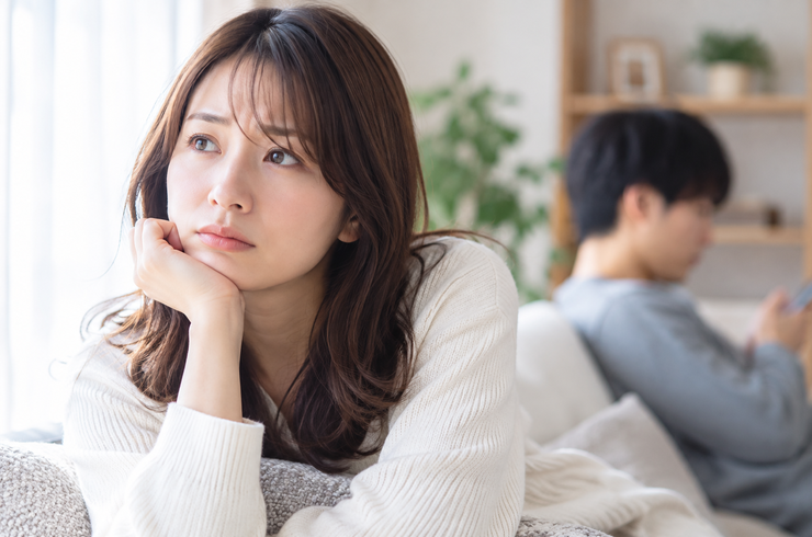 「結婚する気はあると言う彼との結婚をいつまで待つか悩む女性」